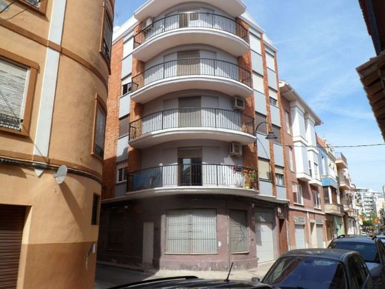 Foto 1 de Piso en venta en Ayuntamiento - Centro de 4 habitaciones con balcón