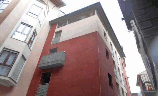 Foto 1 de Venta de piso en Seu d´Urgell, la de 2 habitaciones con terraza y aire acondicionado