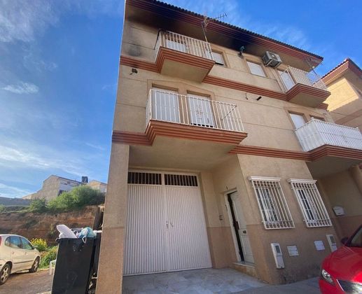 Foto 1 de Venta de casa en Iznalloz de 3 habitaciones con terraza y garaje