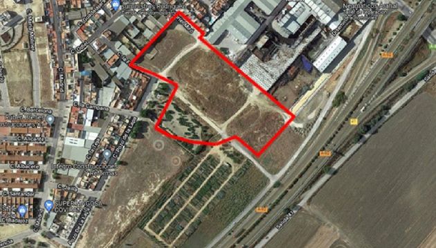 Foto 2 de Venta de terreno en Arahal de 1064 m²