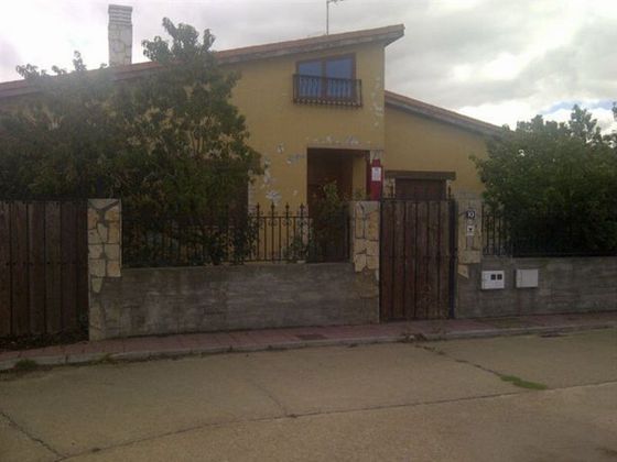 Foto 1 de Casa en venda a Nava del Rey de 3 habitacions i 189 m²
