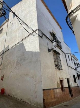 Foto 2 de Venta de casa en Baena de 4 habitaciones con terraza