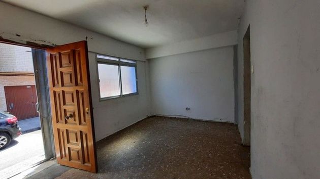 Foto 2 de Venta de casa en La Línea de la Concepción ciudad de 3 habitaciones y 110 m²