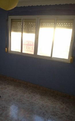 Foto 2 de Venta de piso en Barrios (Los) de 2 habitaciones con calefacción