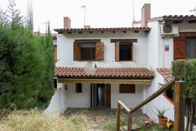 Foto 1 de Casa en venta en Vallirana de 4 habitaciones con piscina y garaje
