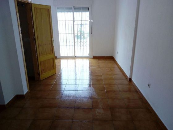 Foto 2 de Casa en venda a El Rinconcillo de 3 habitacions amb garatge