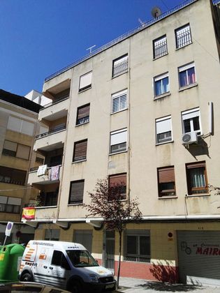 Foto 1 de Pis en venda a Villena de 6 habitacions amb balcó