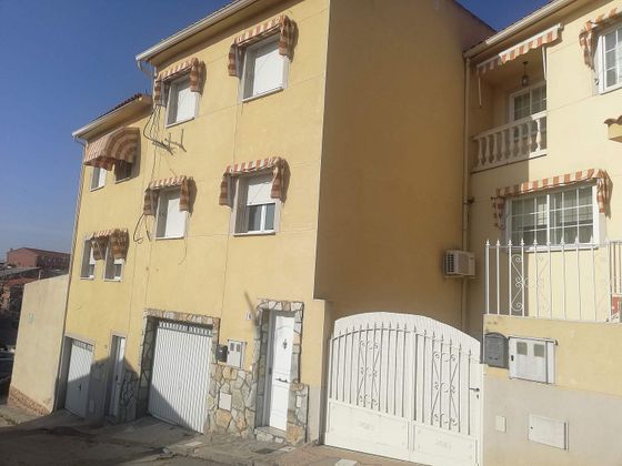 Foto 1 de Casa en venta en Villasequilla de 3 habitaciones con garaje y balcón