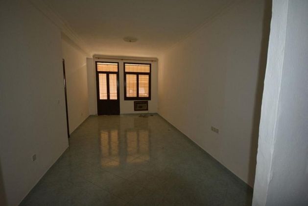 Foto 2 de Venta de piso en Carmona de 3 habitaciones y 95 m²