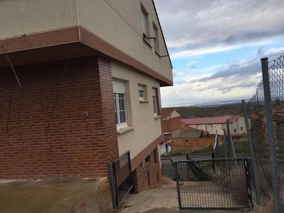 Foto 1 de Venta de casa en Bergasa de 3 habitaciones con piscina y balcón