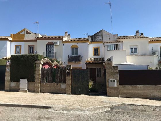 Foto 1 de Casa en venda a Sanlúcar la Mayor de 3 habitacions amb aire acondicionat