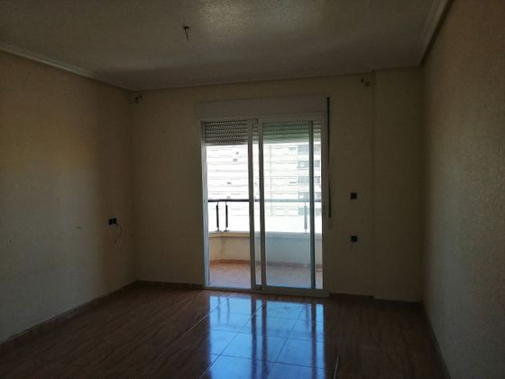 Foto 2 de Piso en venta en Albatera de 3 habitaciones con balcón y ascensor