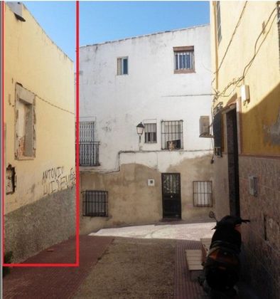 Foto 1 de Venta de casa en Ctra. Circunvalación - La Magdalena de 3 habitaciones y 101 m²