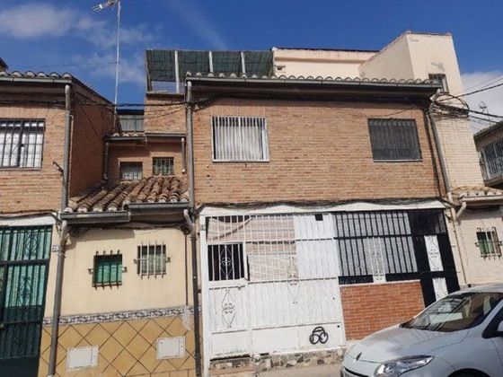 Foto 2 de Casa en venda a Polígono Cartuja – La Paz de 3 habitacions amb terrassa