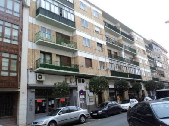 Foto 1 de Venta de piso en Tudela de 3 habitaciones con balcón