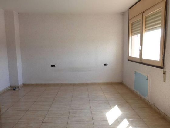 Foto 2 de Casa en venta en Manlleu de 4 habitaciones con terraza y garaje