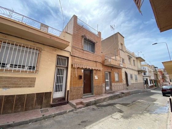 Foto 1 de Casa en venda a Águilas ciudad de 3 habitacions amb terrassa