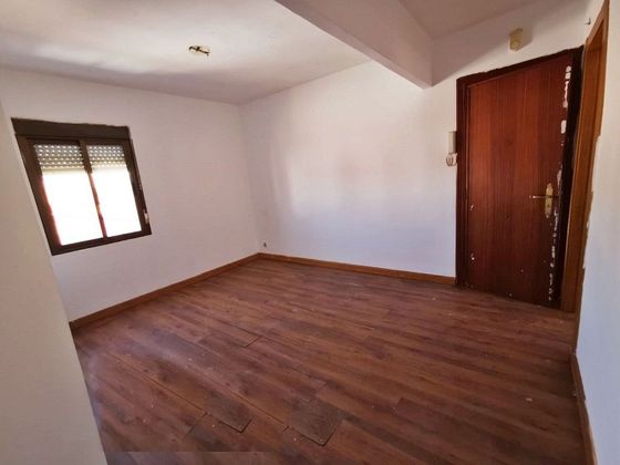 Foto 2 de Venta de piso en El Carmen - Casas del Hogar de 3 habitaciones y 64 m²