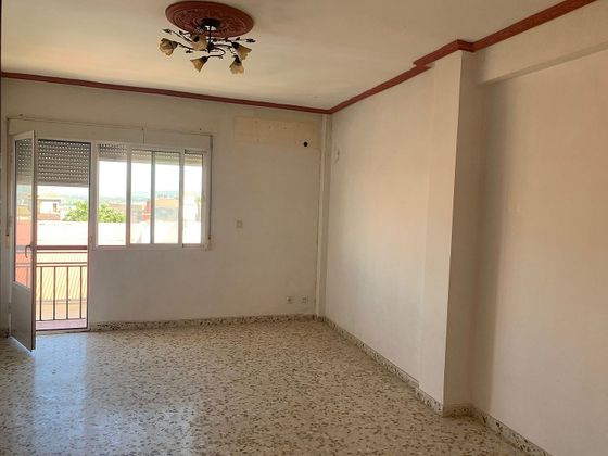 Foto 2 de Venta de piso en Mengíbar de 3 habitaciones con terraza