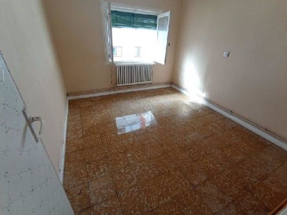 Foto 2 de Venta de piso en Tenderina Baja - Ventanielles de 3 habitaciones y 80 m²