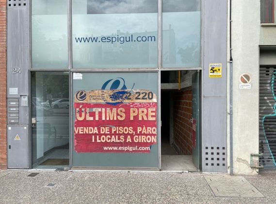 Foto 1 de Local en venda a Eixample Nord – La Devesa amb ascensor