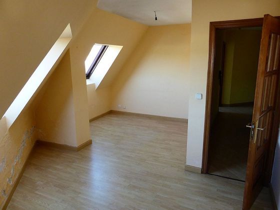 Foto 2 de Venta de piso en Cee de 3 habitaciones con aire acondicionado y calefacción