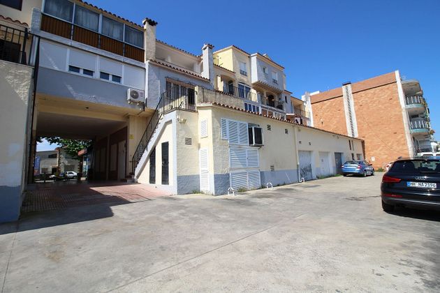 Foto 1 de Venta de piso en Empuriabrava de 1 habitación con terraza y balcón