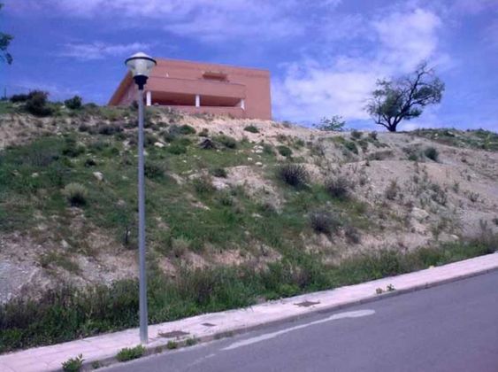 Foto 1 de Venta de terreno en Villares (Los) de 423 m²