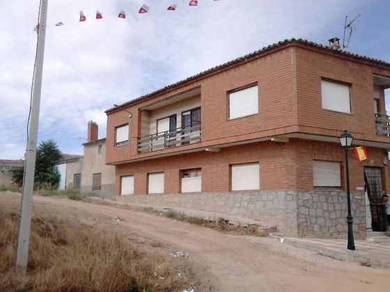 Foto 2 de Venta de casa en Villatobas de 6 habitaciones con terraza y piscina