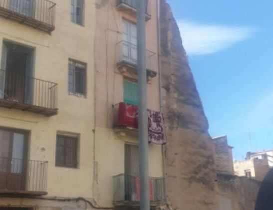 Foto 2 de Piso en venta en Centre - Tortosa de 3 habitaciones con terraza