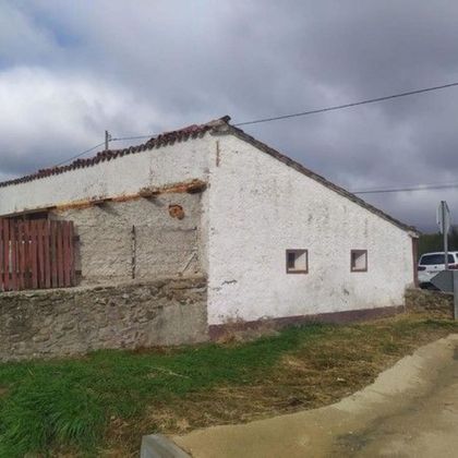Foto 1 de Casa en venta en Almarza de 4 habitaciones con garaje