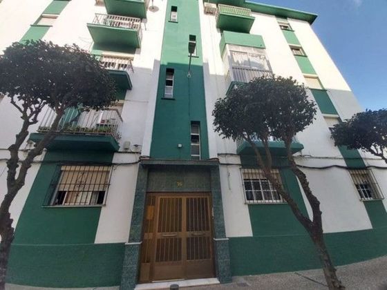Foto 1 de Venta de piso en La Línea de la Concepción ciudad de 3 habitaciones con balcón