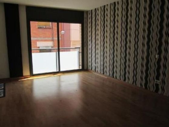 Foto 2 de Piso en venta en Llagosta, La de 3 habitaciones con terraza y aire acondicionado