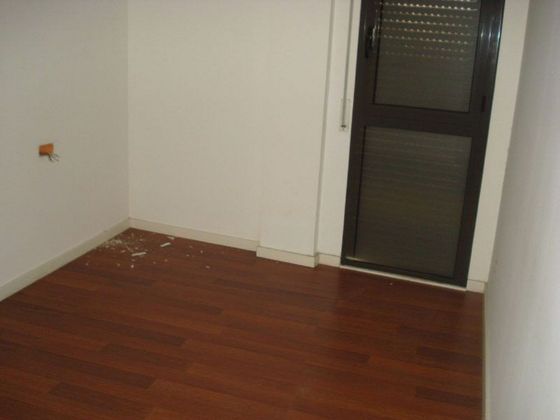 Foto 2 de Piso en venta en Barri de Tueda de 2 habitaciones con terraza y aire acondicionado