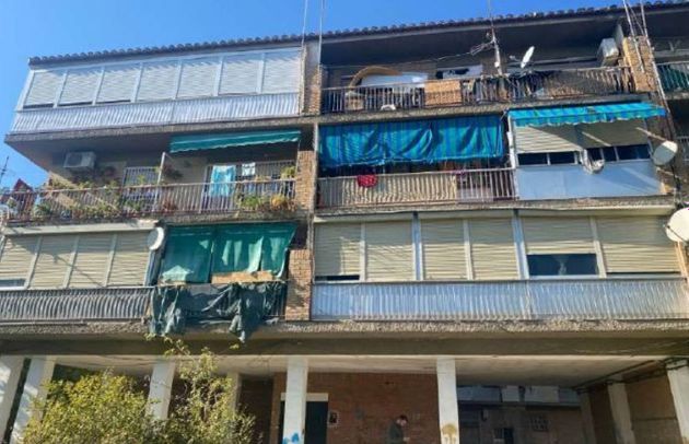 Foto 2 de Piso en venta en Polígono Cartuja – La Paz de 3 habitaciones con piscina y ascensor