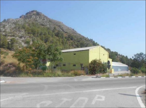 Foto 2 de Nau en venda a Xàtiva de 627 m²