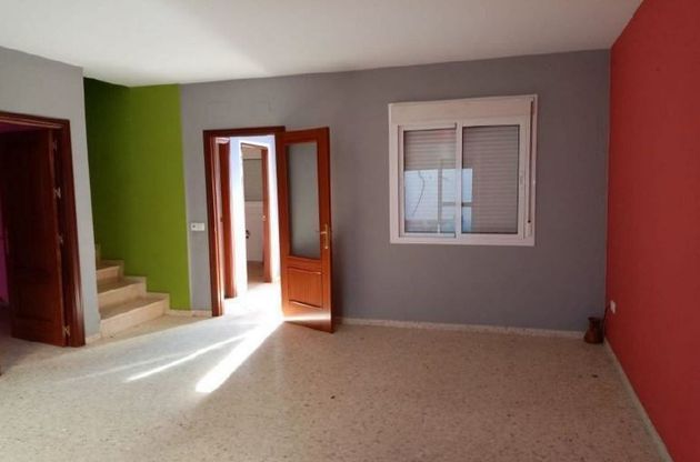 Foto 2 de Venta de casa en Villamanrique de la Condesa de 4 habitaciones y 129 m²