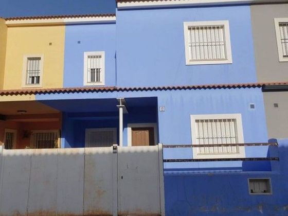 Foto 1 de Venta de casa en Villamanrique de la Condesa de 4 habitaciones y 129 m²