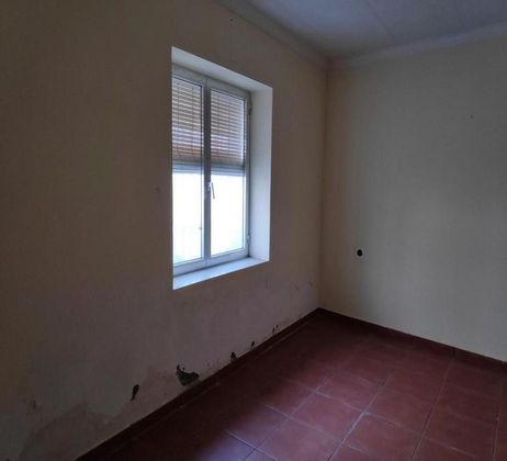 Foto 2 de Casa en venta en Almadén de 4 habitaciones con terraza