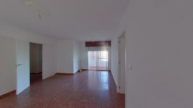 Foto 1 de Piso en venta en Polígono Cartuja – La Paz de 3 habitaciones con terraza y garaje