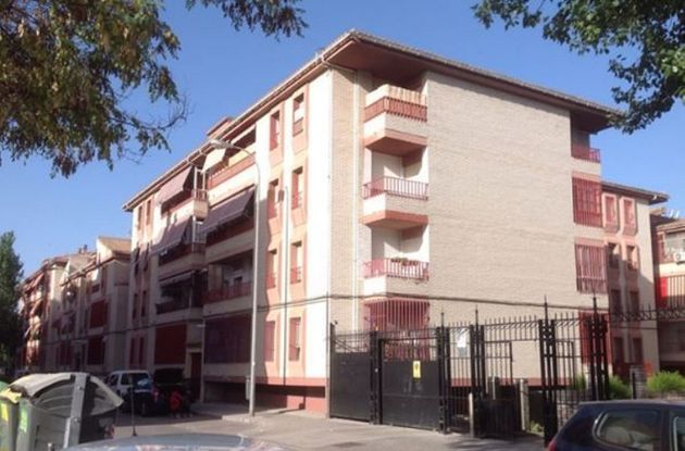 Foto 2 de Pis en venda a Polígono Cartuja – La Paz de 3 habitacions amb terrassa i garatge