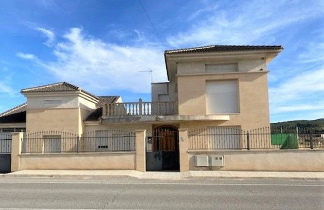 Foto 1 de Casa en venda a Caravaca de la Cruz de 4 habitacions amb garatge