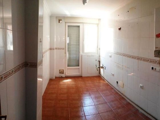 Foto 2 de Pis en venda a Corrales de Buelna (Los) de 3 habitacions amb garatge