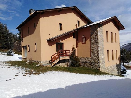 Foto 2 de Pis en venda a Alp de 3 habitacions i 143 m²