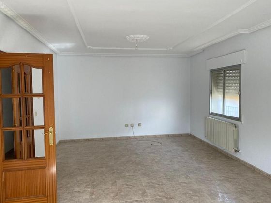 Foto 2 de Venta de piso en Mohedas de Granadilla de 3 habitaciones y 186 m²