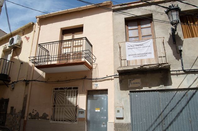Foto 1 de Venta de casa en Orihuela ciudad de 3 habitaciones con balcón