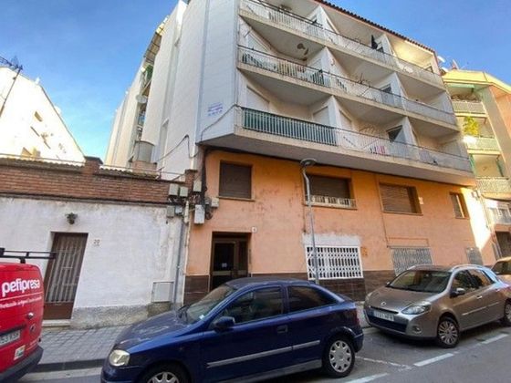 Foto 1 de Venta de piso en Montmeló de 3 habitaciones con terraza y calefacción