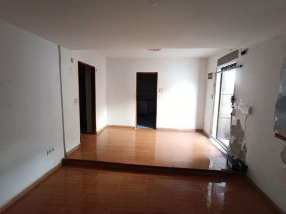 Foto 2 de Venta de piso en Bajadilla - Fuente Nueva de 1 habitación y 74 m²