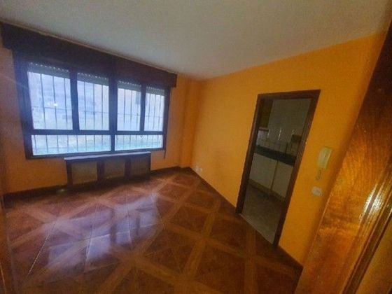 Foto 2 de Pis en venda a San Martín del Rey Aurelio de 2 habitacions amb ascensor