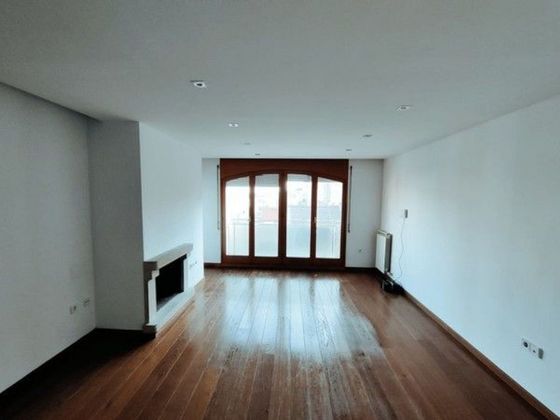 Foto 2 de Piso en venta en Ca n'Aurell de 3 habitaciones con ascensor